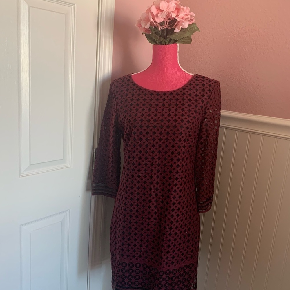 Max Studio 3/4 Sleeve Shift Dress, Wine and Black, size M